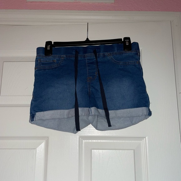 Medium Wash Denim Shorts - Picture 2 of 3